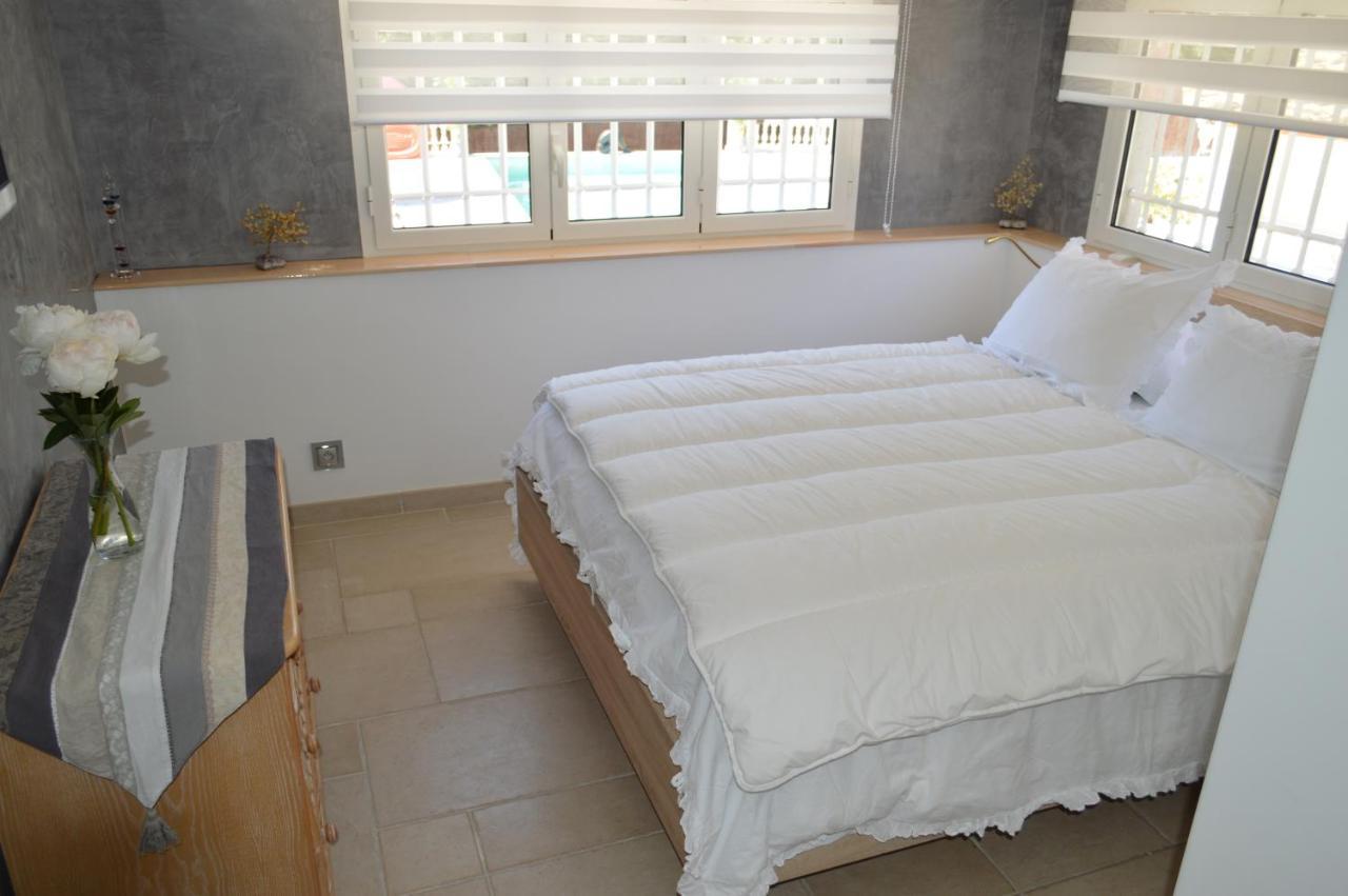 Villa Jalna Chambre, Suites Et Appartement Roquefort-les-Pins Buitenkant foto