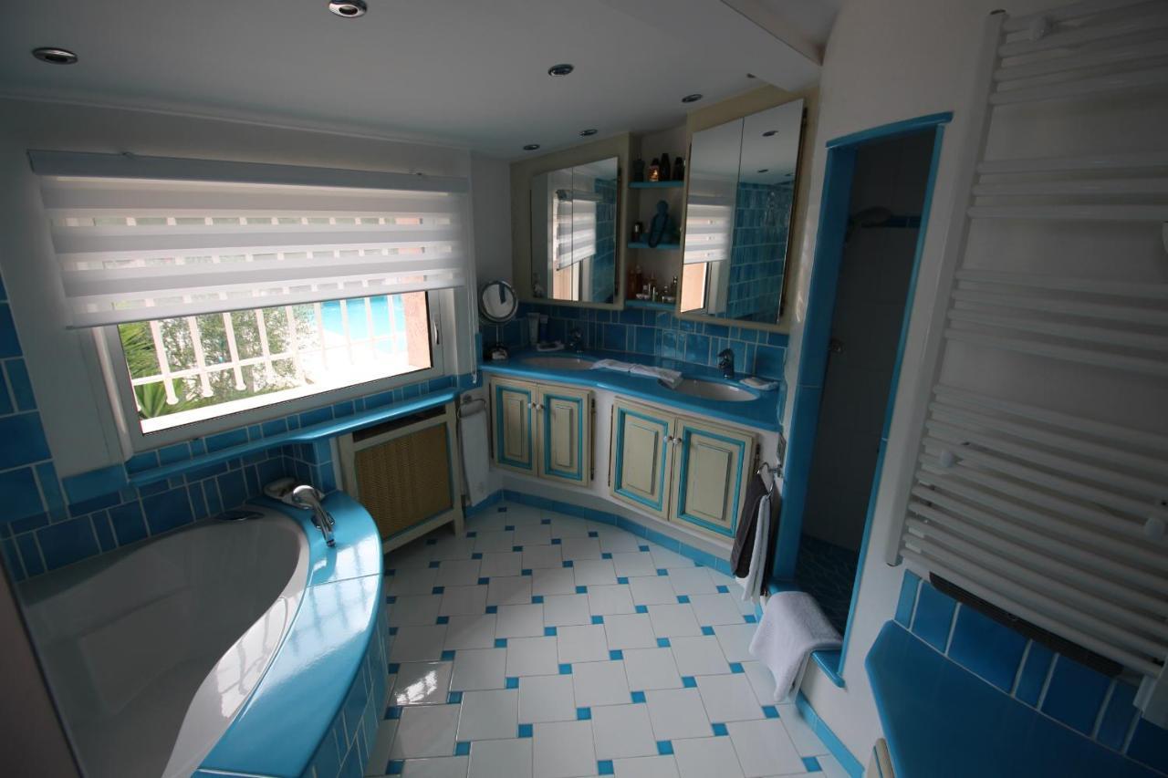 Villa Jalna Chambre, Suites Et Appartement Roquefort-les-Pins Buitenkant foto
